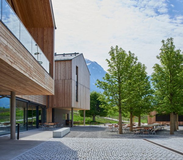 fritzoffice_Kulturhof Stanggass_Biergarten_Außenmoeblierung_Elefant