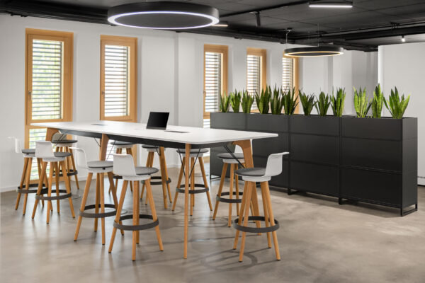 fritzoffice Raiffeisenbank Straubing_Einrichtung_New Work 2. Stock für interne Nutzung bene (3)