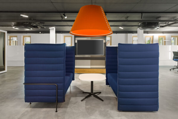 fritzoffice Raiffeisenbank Straubing_Einrichtung_New Work 2. Stock für interne Nutzung vitra, buzispace