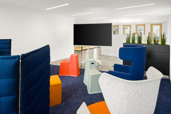 fritzoffice Raiffeisenbank Straubing_Einrichtung_New Work Area 2 Erdgeschoss_Vitra